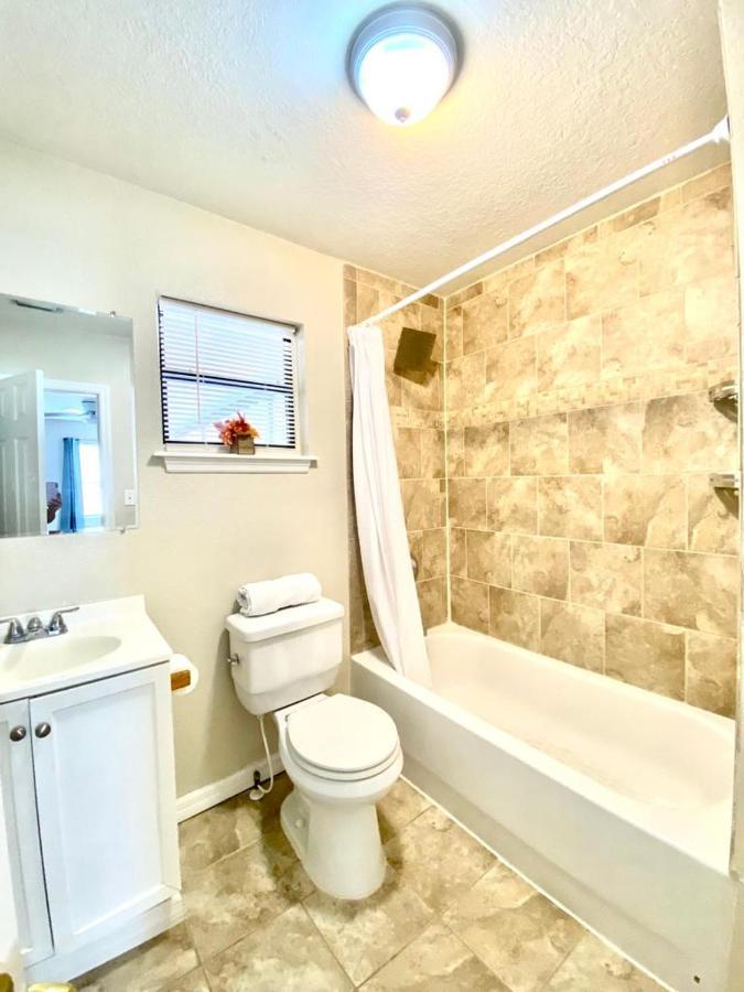 Two Fully Equipped Apartments And A Studio 5 Miles From The Beach เซนต์ปีเตอร์สเบิร์ก ภายนอก รูปภาพ